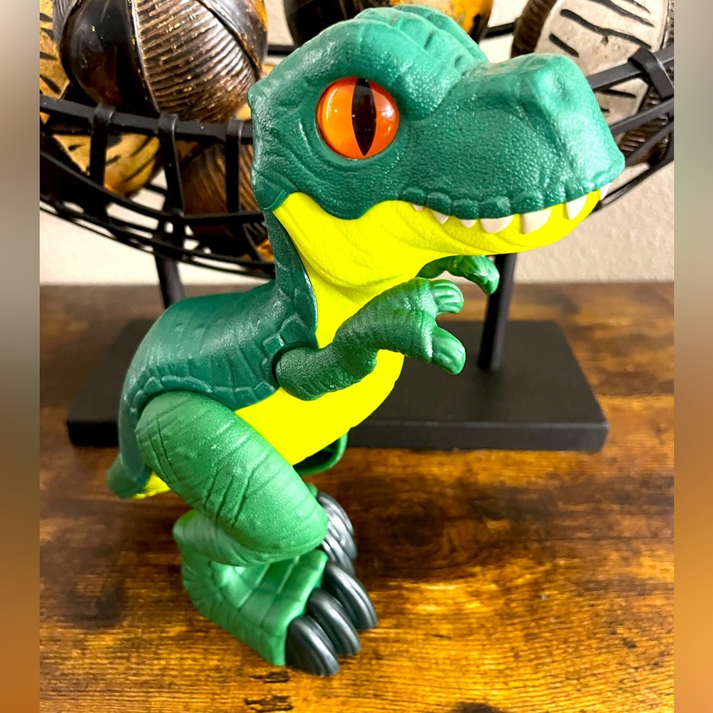 Jurassic Park 2020 Mattel Green Dinosaur T-Rex Figure Arms & Legs Move